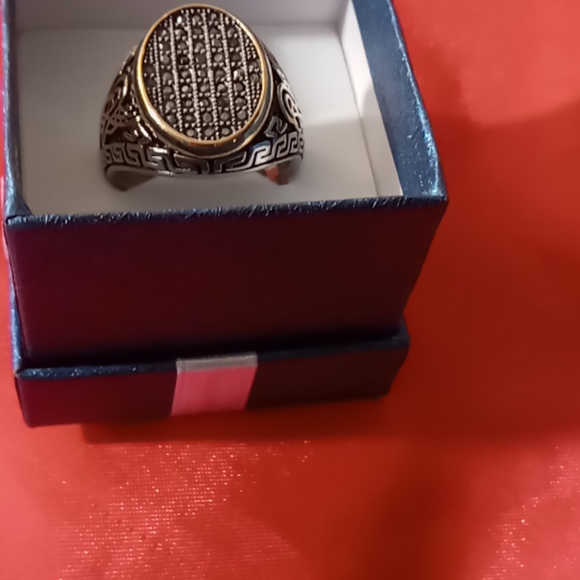 Ring - Picture 2 of 4